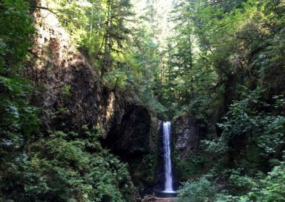 multnomah falls oregon, oregon hiking trails, best oregon hiking trails, columbia river gorge, popular water fall hikes, best hikes to do in oregon, best waterfall hike