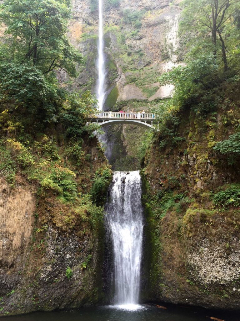 multnomah falls oregon, oregon hiking trails, best oregon hiking trails, columbia river gorge, popular water fall hikes, best hikes to do in oregon, best waterfall hike