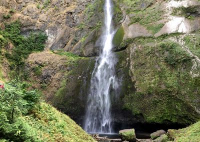 multnomah falls oregon, oregon hiking trails, best oregon hiking trails, columbia river gorge, popular water fall hikes, best hikes to do in oregon, best waterfall hike